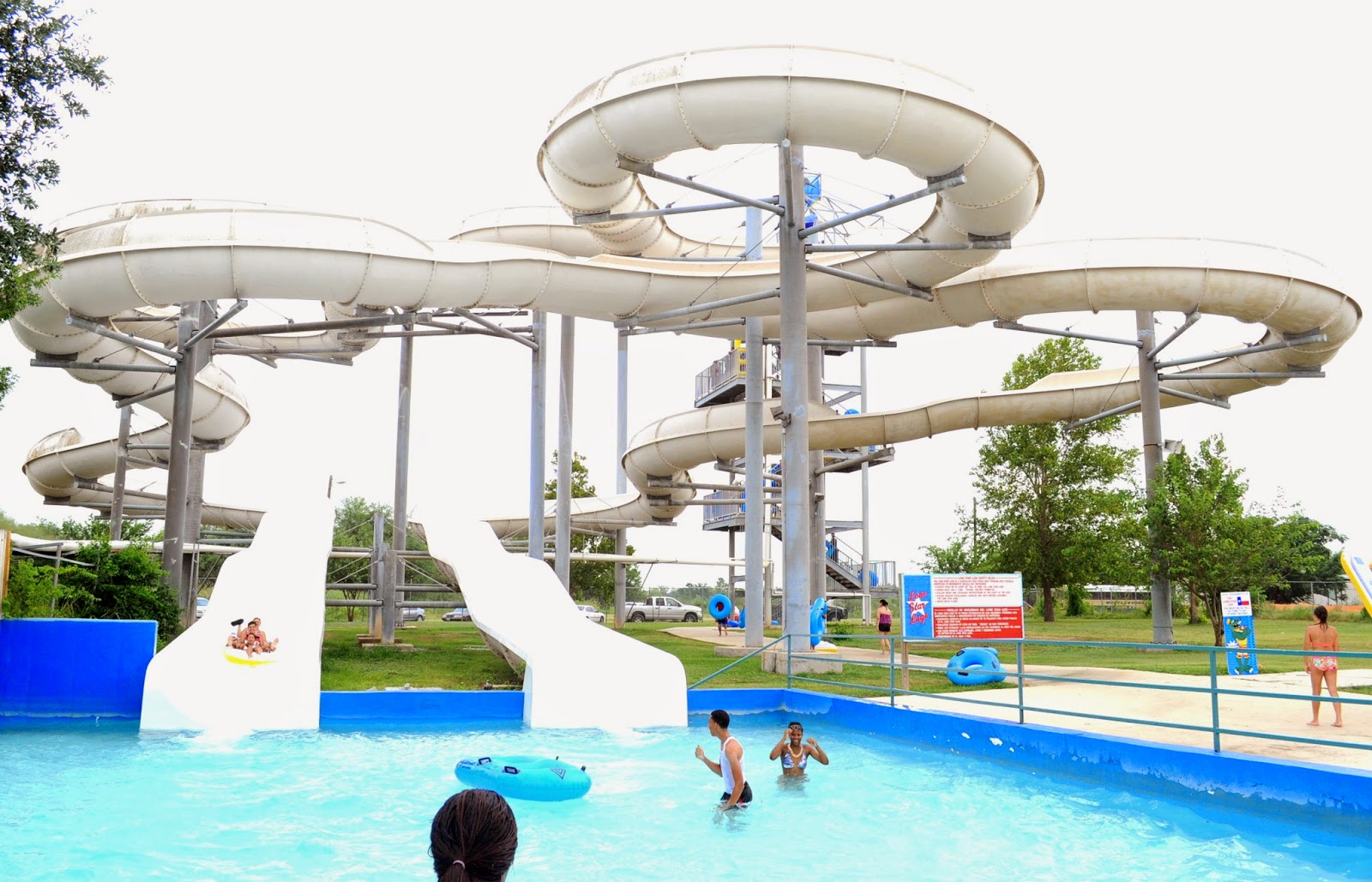 Splashtown San Antonio Review by Demcy Dias Summer Fun at Splashtown