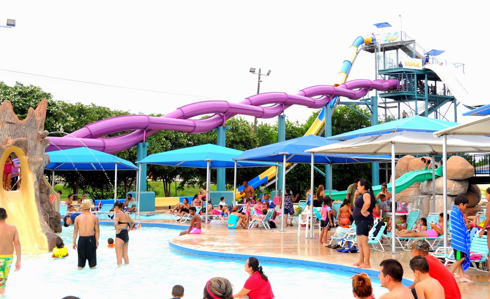 Splashtown San Antonio Review by Demcy Dias Summer Fun at Splashtown